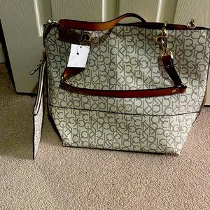 Very nice bag you can use for multiple things like a baby bag or just big purse